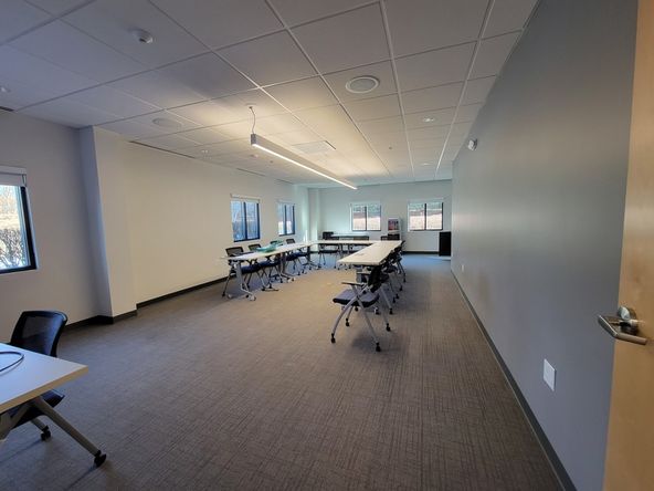 Route 1 Office Building: 18 Washington St, Foxboro, MA 02035